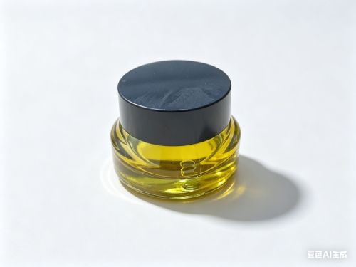 15g斜肩玻璃膏霜瓶盖套装