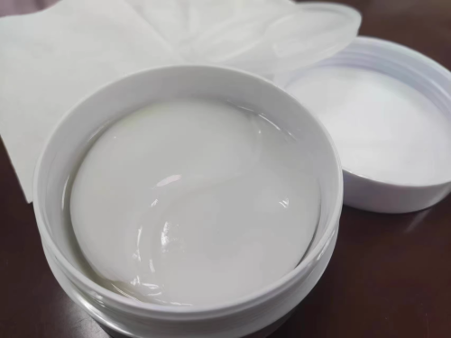 白色眼膜（瓶含料）