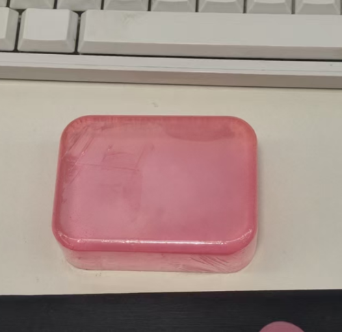 透粉色皂