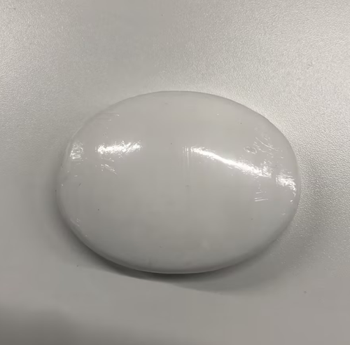 白色椭圆牛奶皂