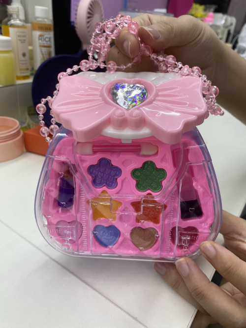 儿童彩妆礼盒-白色手提款带斜挎链