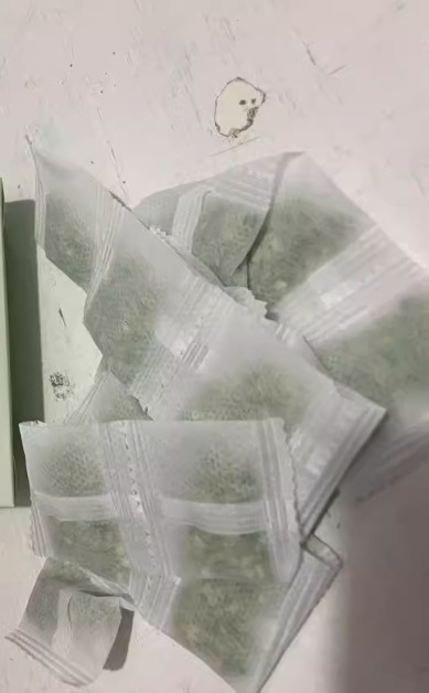 樟脑丸艾草味