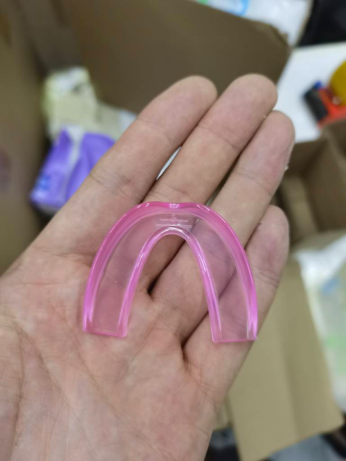 儿童牙套