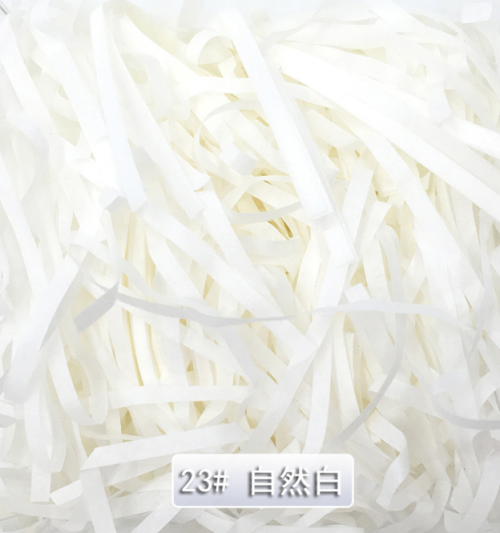 白色拉菲草