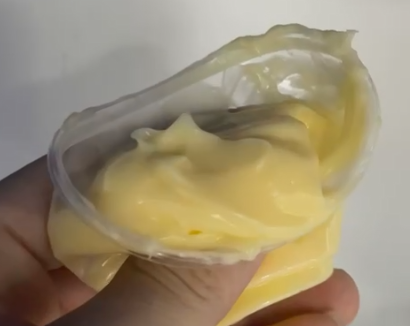 化妆品-金黄色清香味面霜