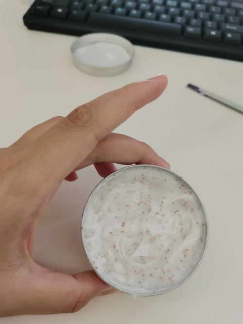 化妆品-米色清香味磨砂膏+棕色粒子