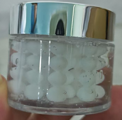 化妆品-透明保湿啫喱膏+白色丸子