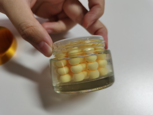 化妆品-透明保湿啫喱膏+黄色丸子