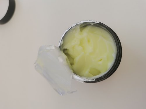 化妆品-淡黄色静脉膏