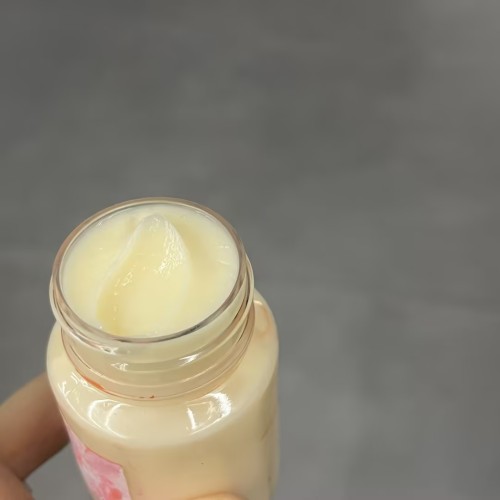 化妆品-米白色清香味发膜