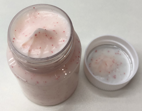 化妆品-淡桃红色磨砂膏+红色磨砂粒子