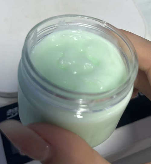 化妆品-奶绿色清香味面霜