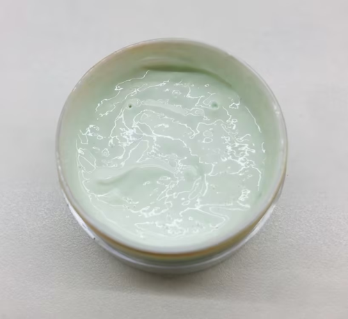 化妆品-淡绿色温变粉底液