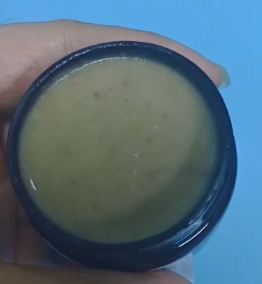 化妆品-棕绿色免洗清香味发膜+核桃粒子