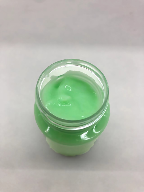 化妆品-牛油果色清香味护发素