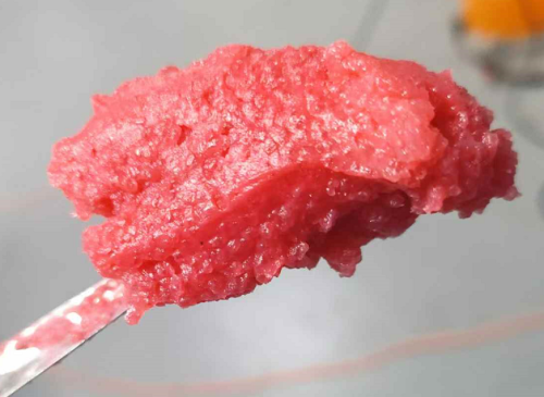 化妆品-红色草莓味唇部磨砂膏