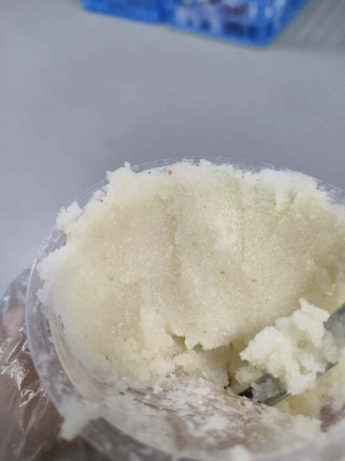 化妆品-米白色椰子味唇部磨砂膏