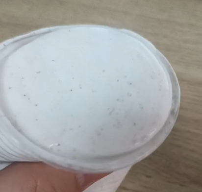 化妆品-白色稀的磨砂膏+核桃粒子