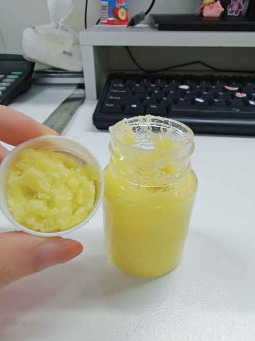 化妆品-浅柠檬黄色柠檬味身体磨砂膏