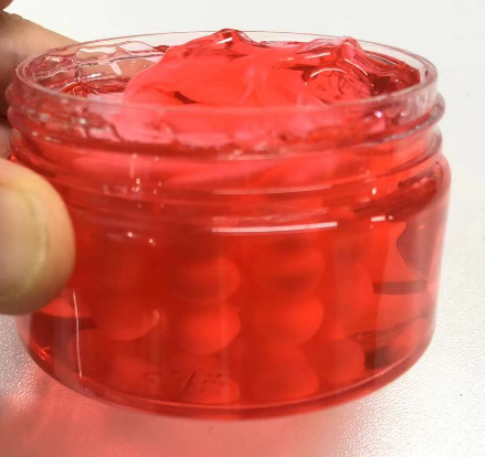 化妆品-西瓜红色保湿啫喱膏+白色丸子
