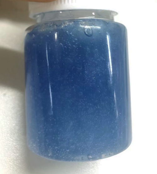 化妆品-透明深蓝色牙膏+珠光粉