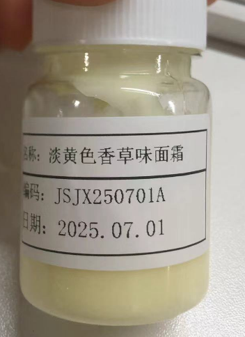 化妆品-淡黄色香草味面霜（JSJX250701A）