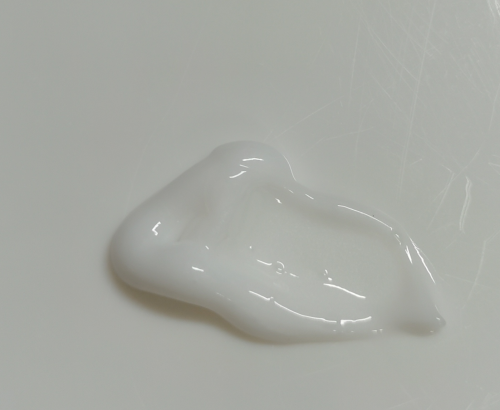 化妆品-白色檀香味面乳
