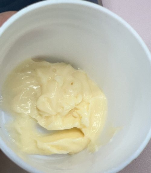 化妆品-米黄色古龙味面霜