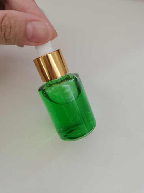 化妆品-深绿色清香味精华液