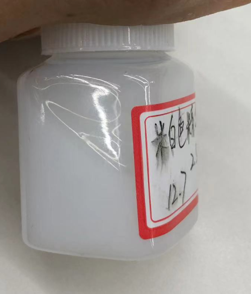 化妆品-米白色清香味精华液