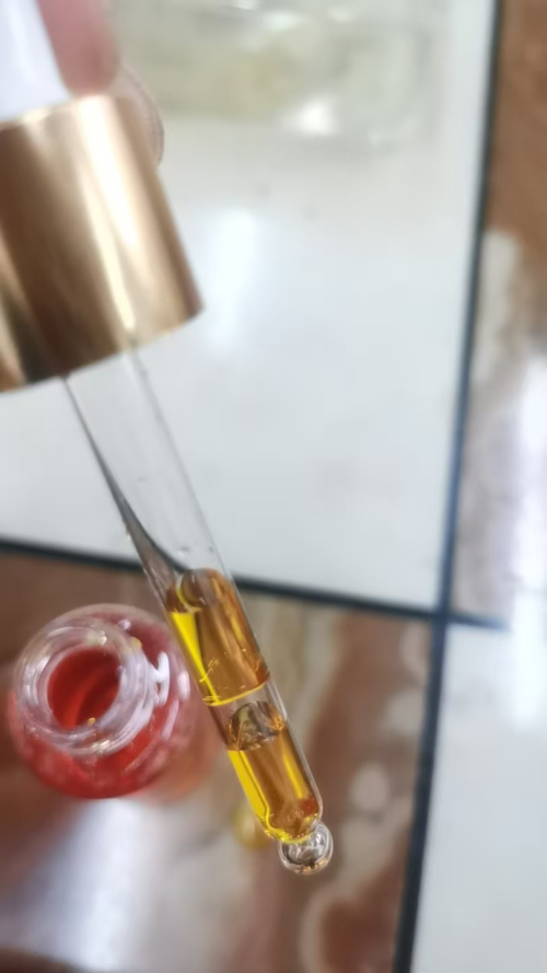 食品-金黄色薄荷精华水