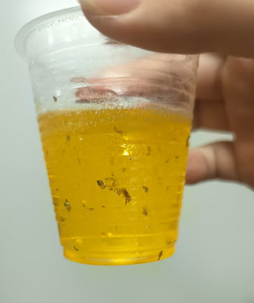 化妆品-金黄色沐浴油+金箔