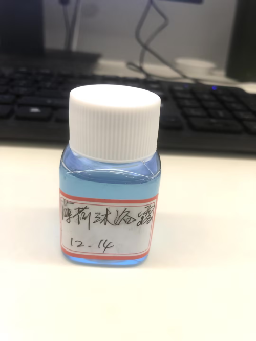 化妆品-湛蓝色薄荷味沐浴露