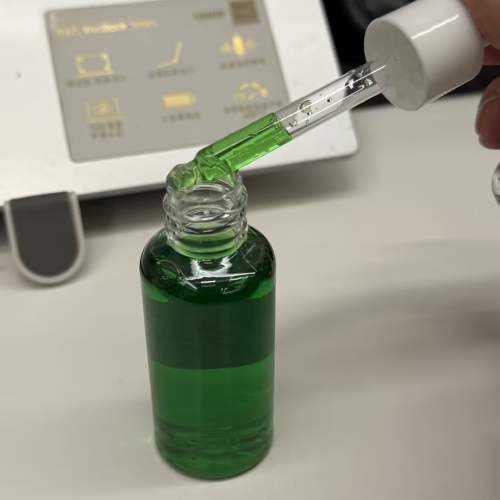 食品-绿色薄荷精华水