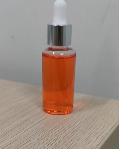 化妆品-橙红色西瓜味精华液