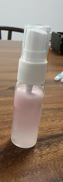 化妆品-透明+粉色双层精华面霜喷雾水