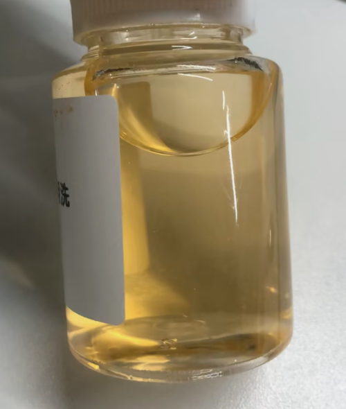 化妆品-透明浅橙色洗发露
