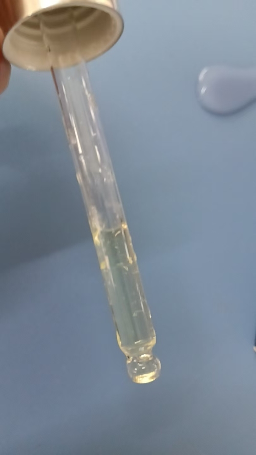 食品-浅金褐色薄荷精华水