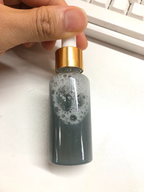 化妆品-灰黑色清香味去角质精华液