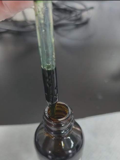 食品-绿色薄荷精华水