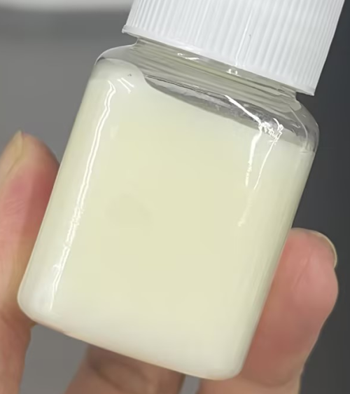 化妆品-淡黄色固体香膏