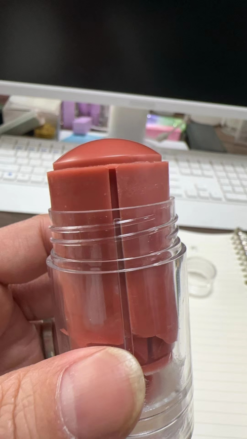 化妆品-红棕色西瓜味蛇油棒