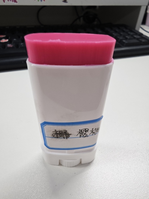 化妆品-玫红色樱桃味蛇油棒