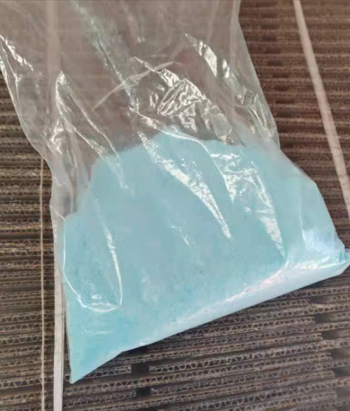 浅蓝色细浴盐