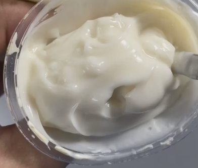 化妆品-米白色清香味面霜