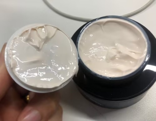 化妆品-肤色清香味素颜霜