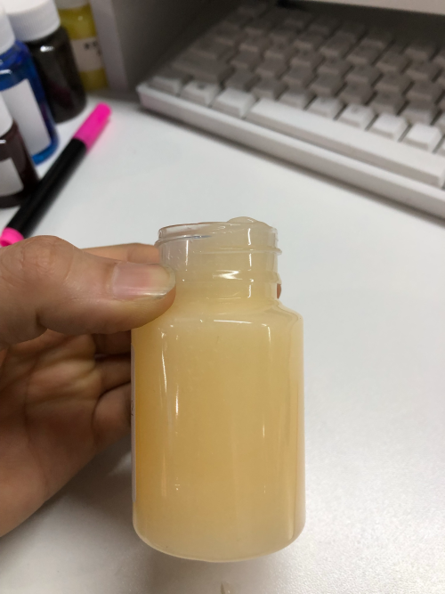 化妆品-淡黄色清香味美黑霜