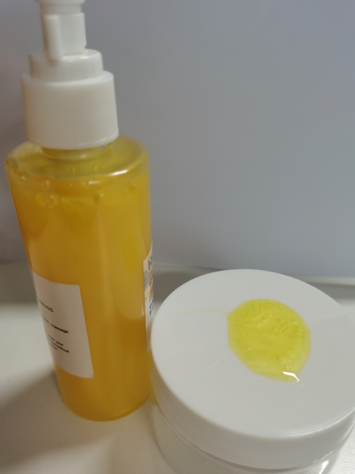 化妆品-姜黄色生姜味洗面奶