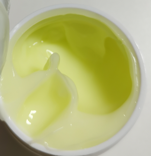 化妆品-淡黄色清香味发膜