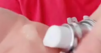 化妆品-乳白色清香味面乳